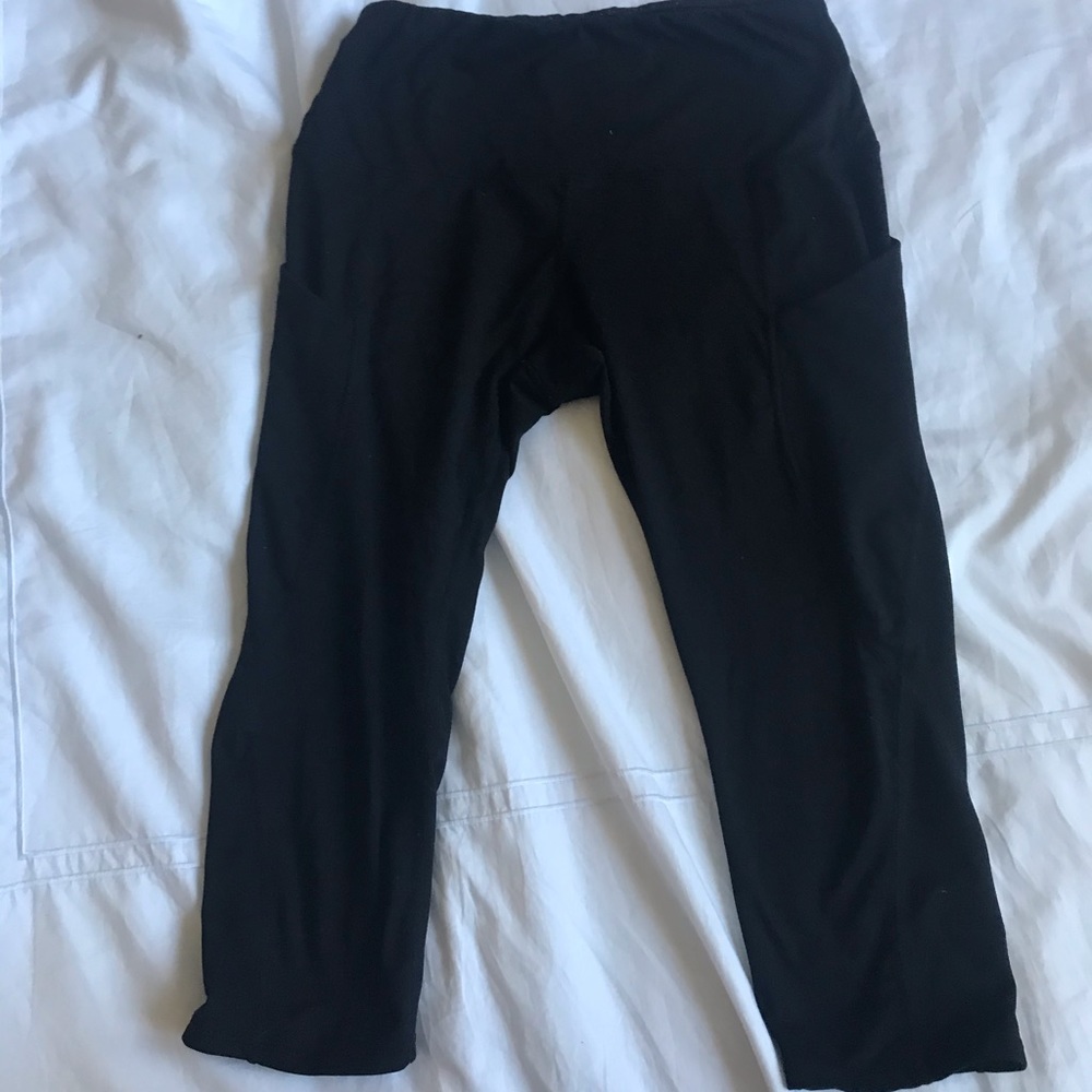 Yoga pants with pockets on the side